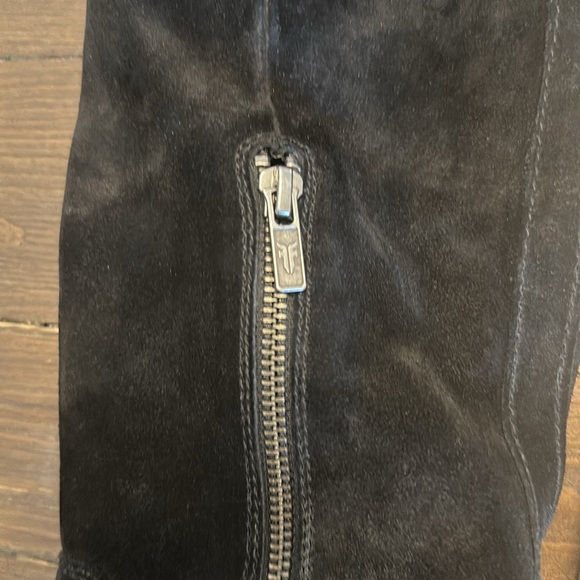 Gorgeous FRYE Clara Tassel Over Knee Women's Black Suede Boot - Picture 12 of 14